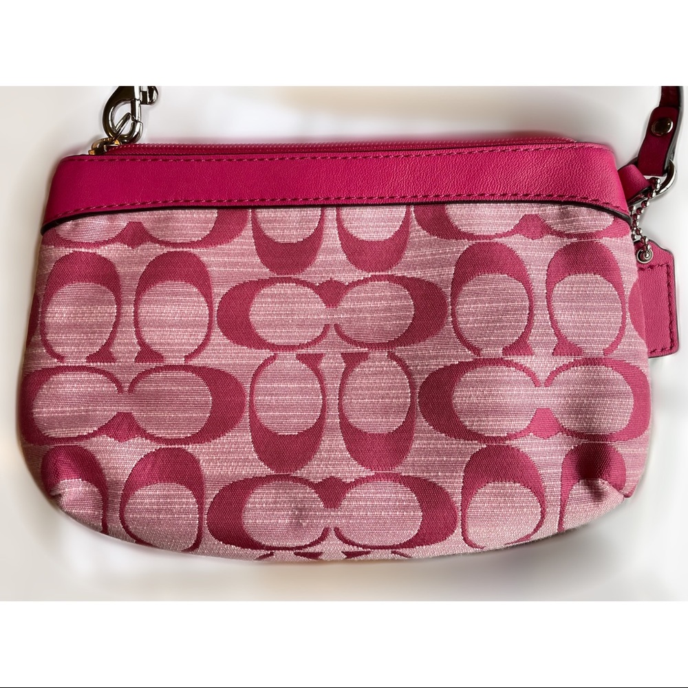 🔥BUY NOW🔥 Coach Shantung Pleated Medium Wristlet - Picture 7 of 8